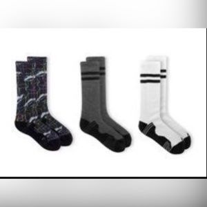 Boy's 3 pair crew socks gray,white, black. M (9-2 1/2)